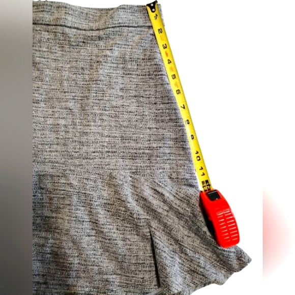 Banana Republic | Ladie's Ruffled Hem Flare Mini Skirt | Size 4 - Picture 7 of 9